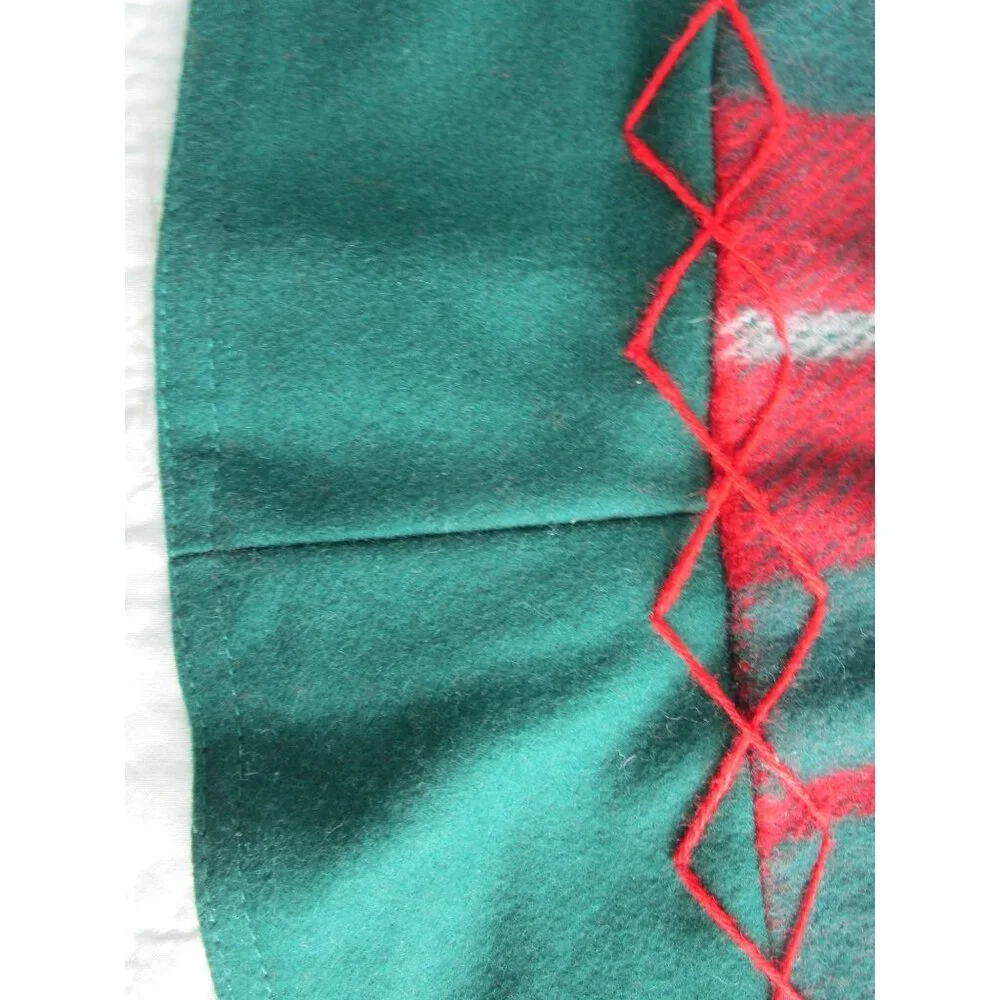 Vintage Tartan Wool Blend Cozy Christmas Tree Skirt Green Red Plaid GUC - Picture 3 of 11